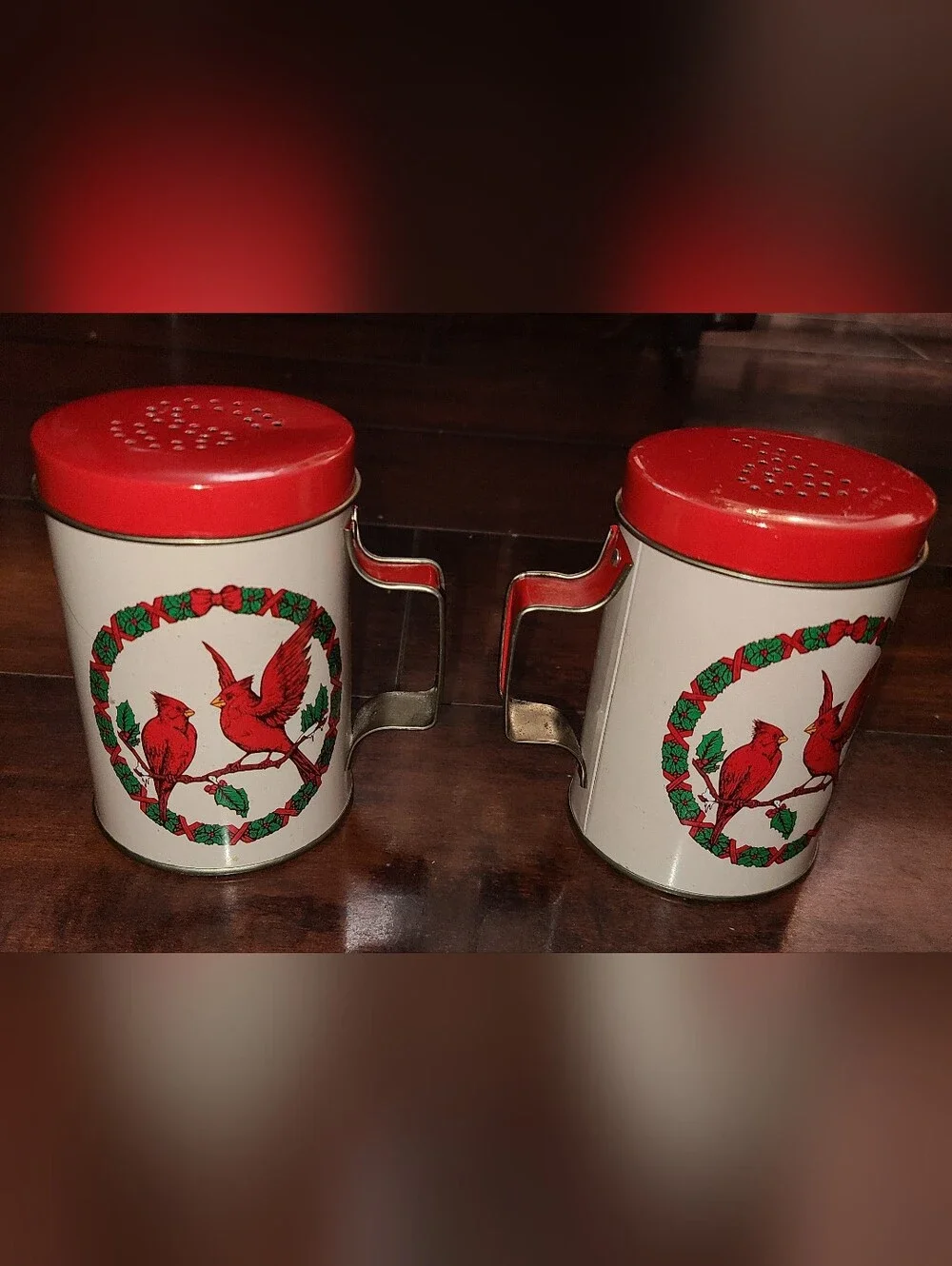 Vintage Tin Christmas Salt and Pepper Shakers - Red Cardinals 4